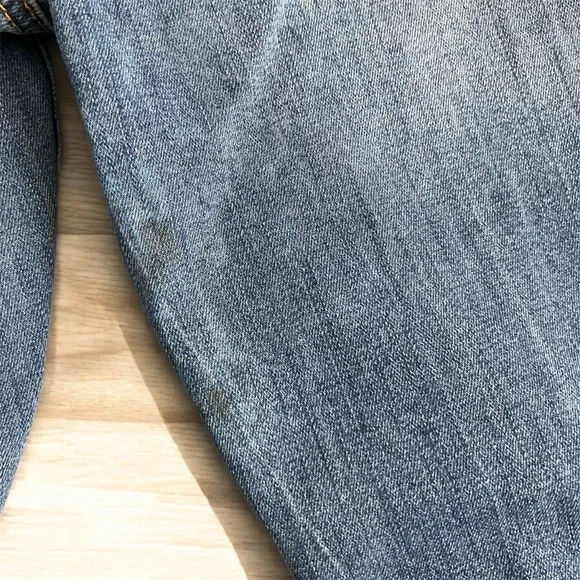 Women's GUESS Distressed Blue Jeans Grommet Eyelet Cropped Low-Mid Rise Size 27 - Picture 9 of 9